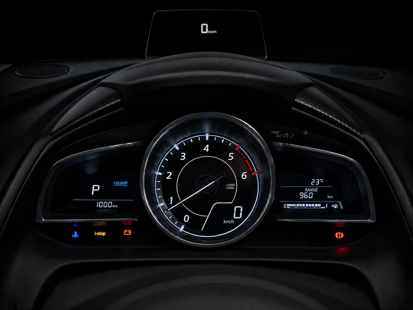 หน้าปัด Mazda2 Skyactiv แสดงไฟเตือนระบบ i-ELOOP และ i-stop สำหรับตรวจเช็กระบบไฟฟ้ารถยนต์ Mazda ในโคราช